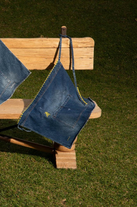Delantal corto denim amarillo