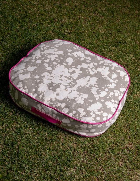 Cama manchas gris y rosado