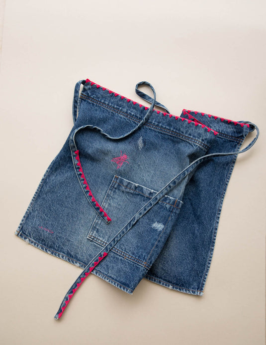 Delantal corto denim rosado